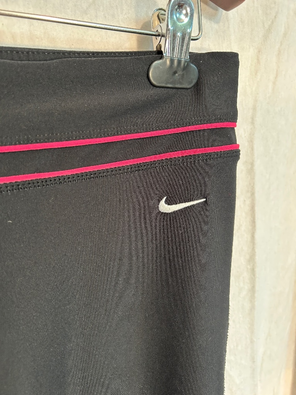 Nike Dri-FIT Women's Capri leggings, Size L, Black with pink piping, VGUC